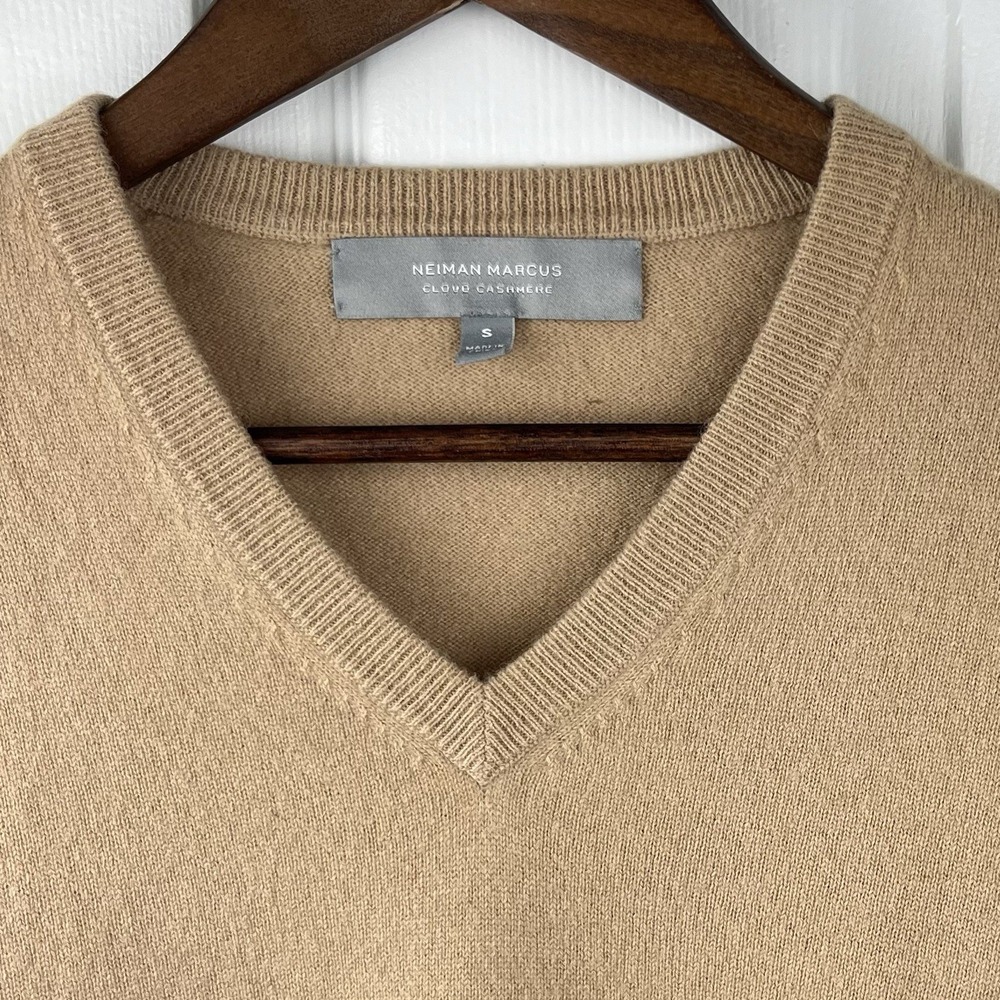 Neiman Marcus Sweater Mens Small Beige Cloud Cashmere V-Neck Pullover Luxury‎